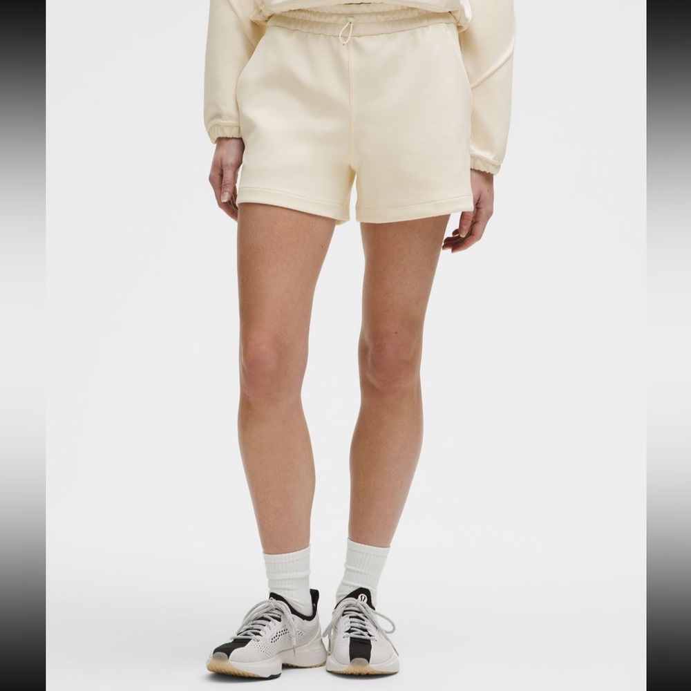 BRAND NEW Lululemon Soft Stream Cream Shorts